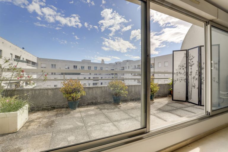 apartment 6 Rooms for sale on VILLEURBANNE (69100)
