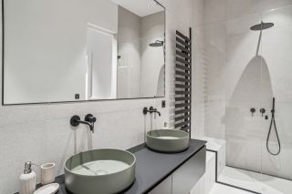 apartment 7 Rooms for sale on LYON (69006)