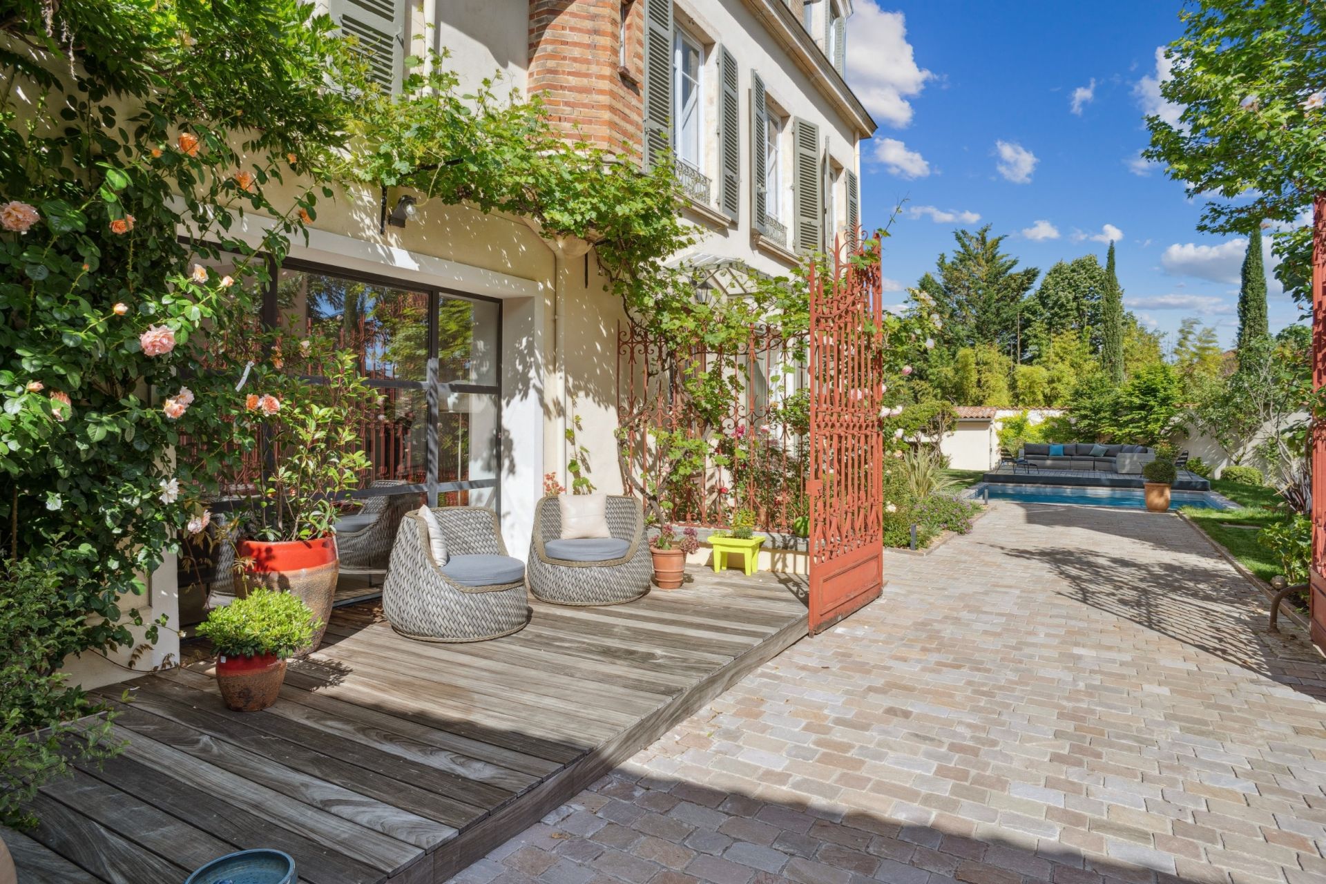 maison 13 Pièces en vente sur CHARBONNIERES LES BAINS (69260)