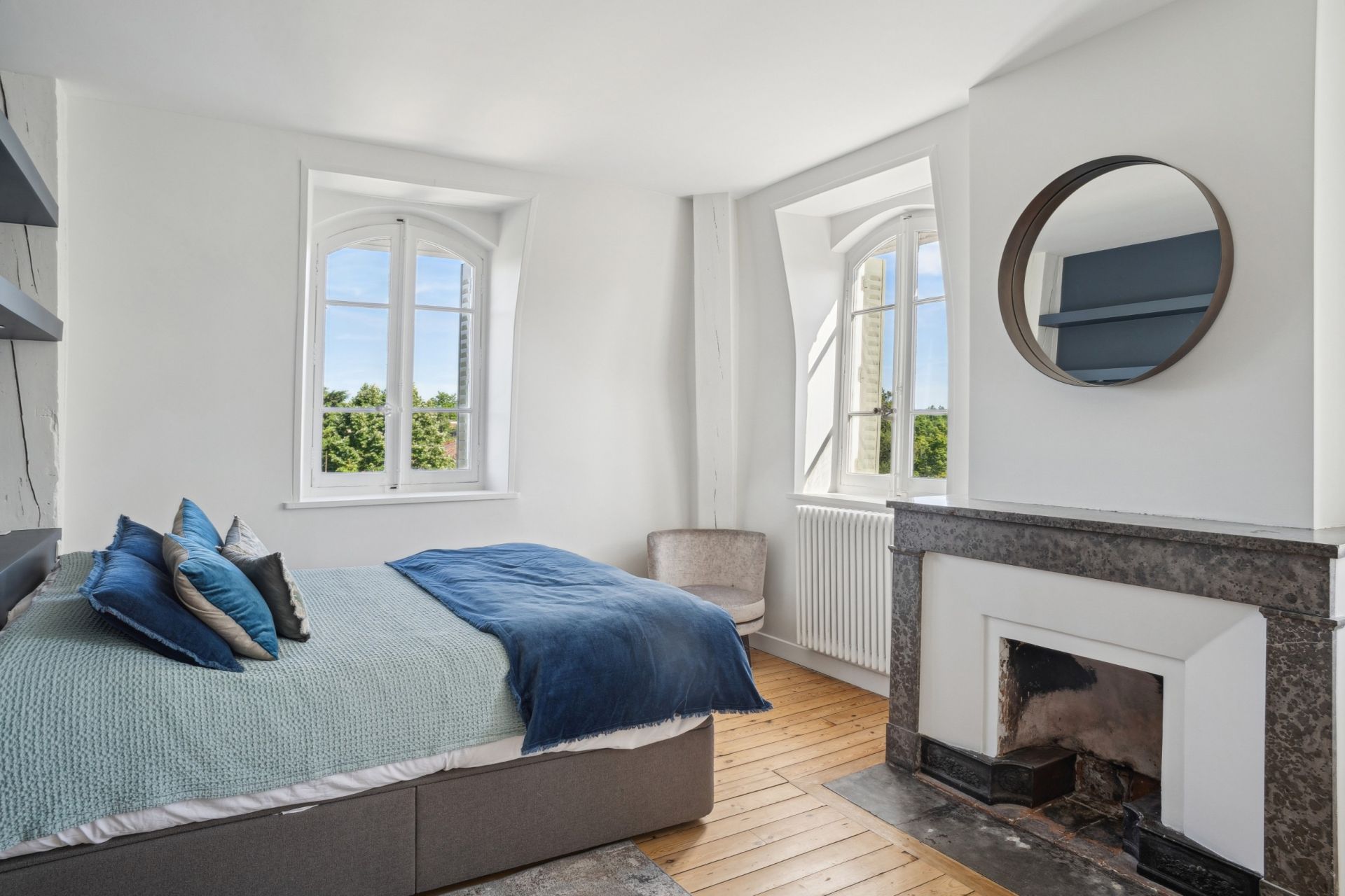 house 13 Rooms for sale on CHARBONNIERES LES BAINS (69260)