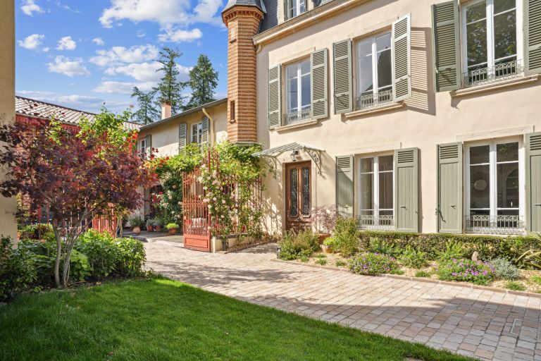 maison 13 Pièces en vente sur CHARBONNIERES LES BAINS (69260)