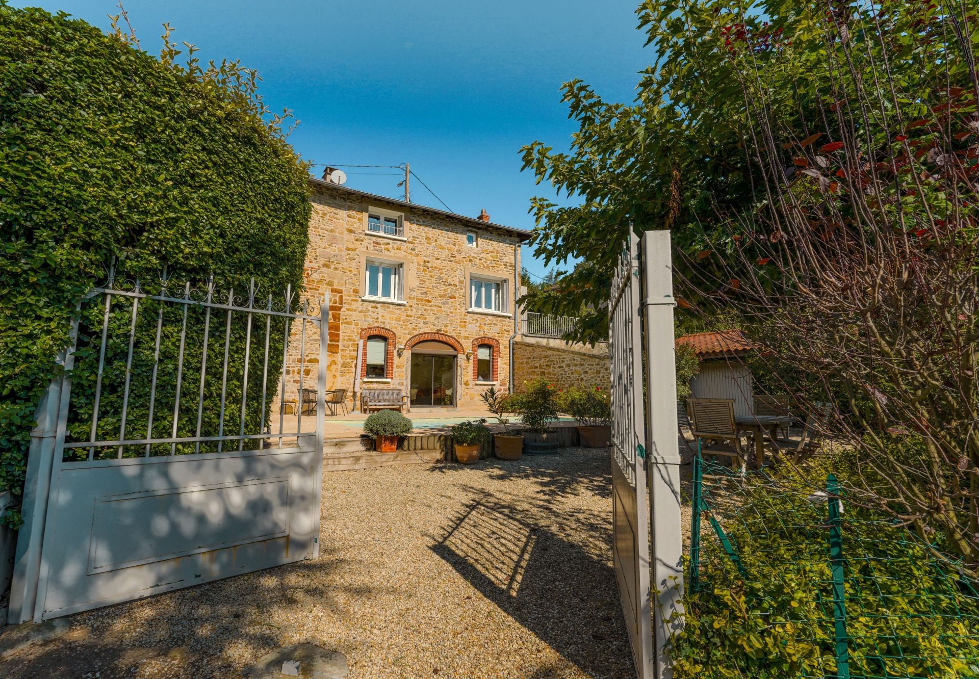 house 6 Rooms for sale on DARDILLY (69570)