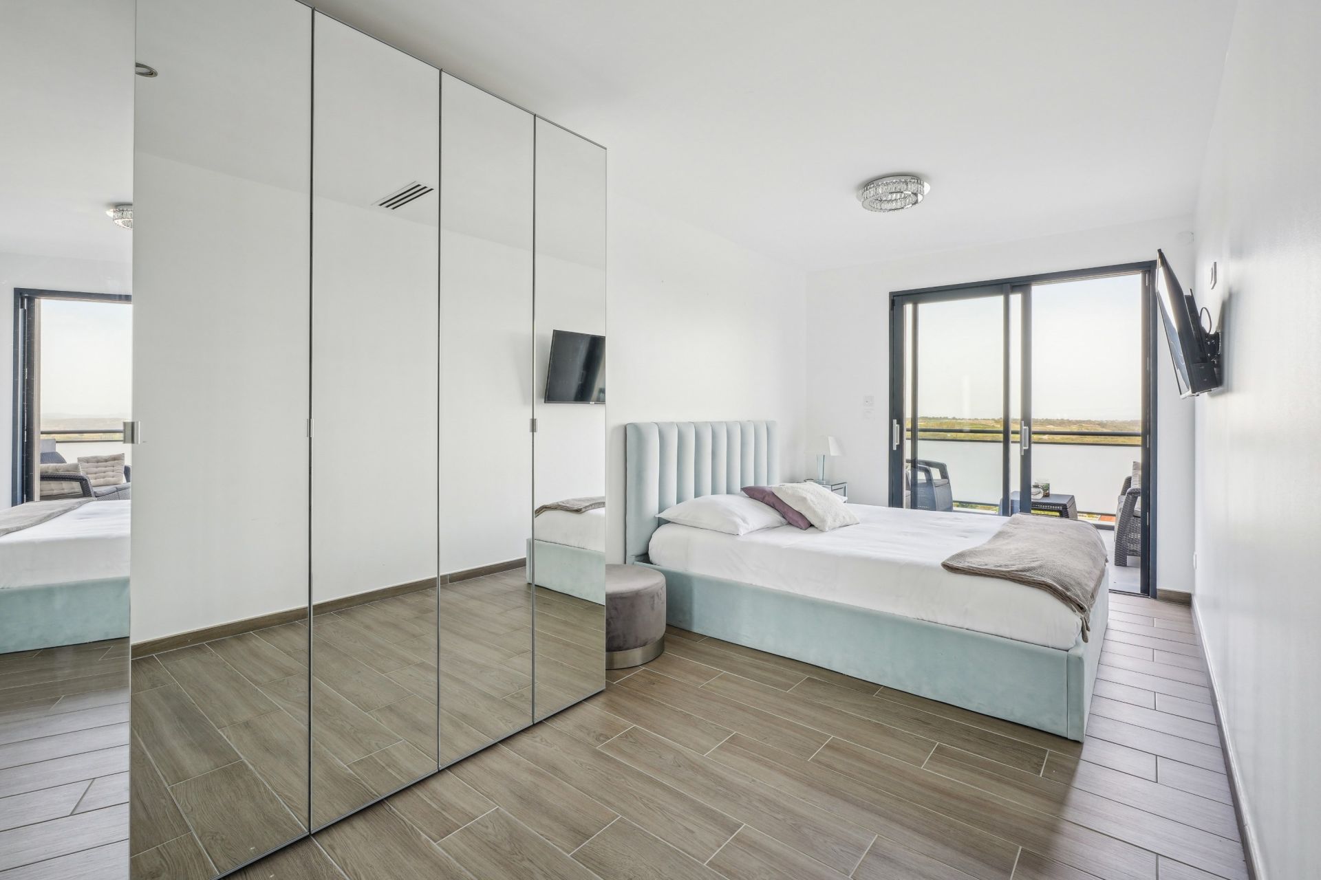 house 7 Rooms for sale on ST LAURENT DE MURE (69720)