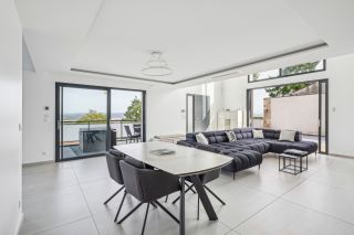 house 7 Rooms for sale on ST LAURENT DE MURE (69720)