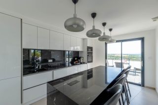 house 7 Rooms for sale on ST LAURENT DE MURE (69720)