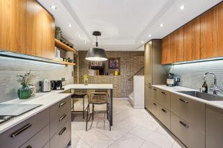 house 6 Rooms for sale on ST CYR AU MONT D OR (69450)