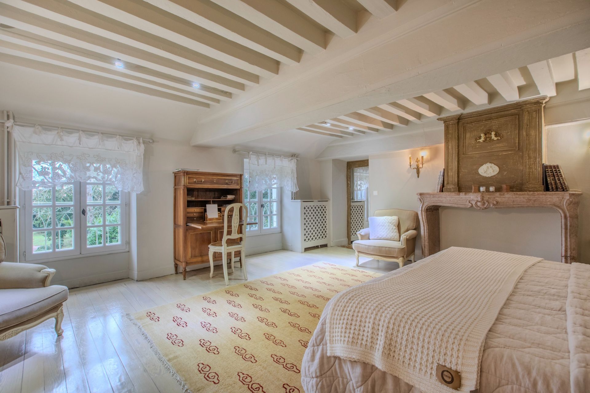 propriété 15 Pièces en vente sur GIVRY (71640)