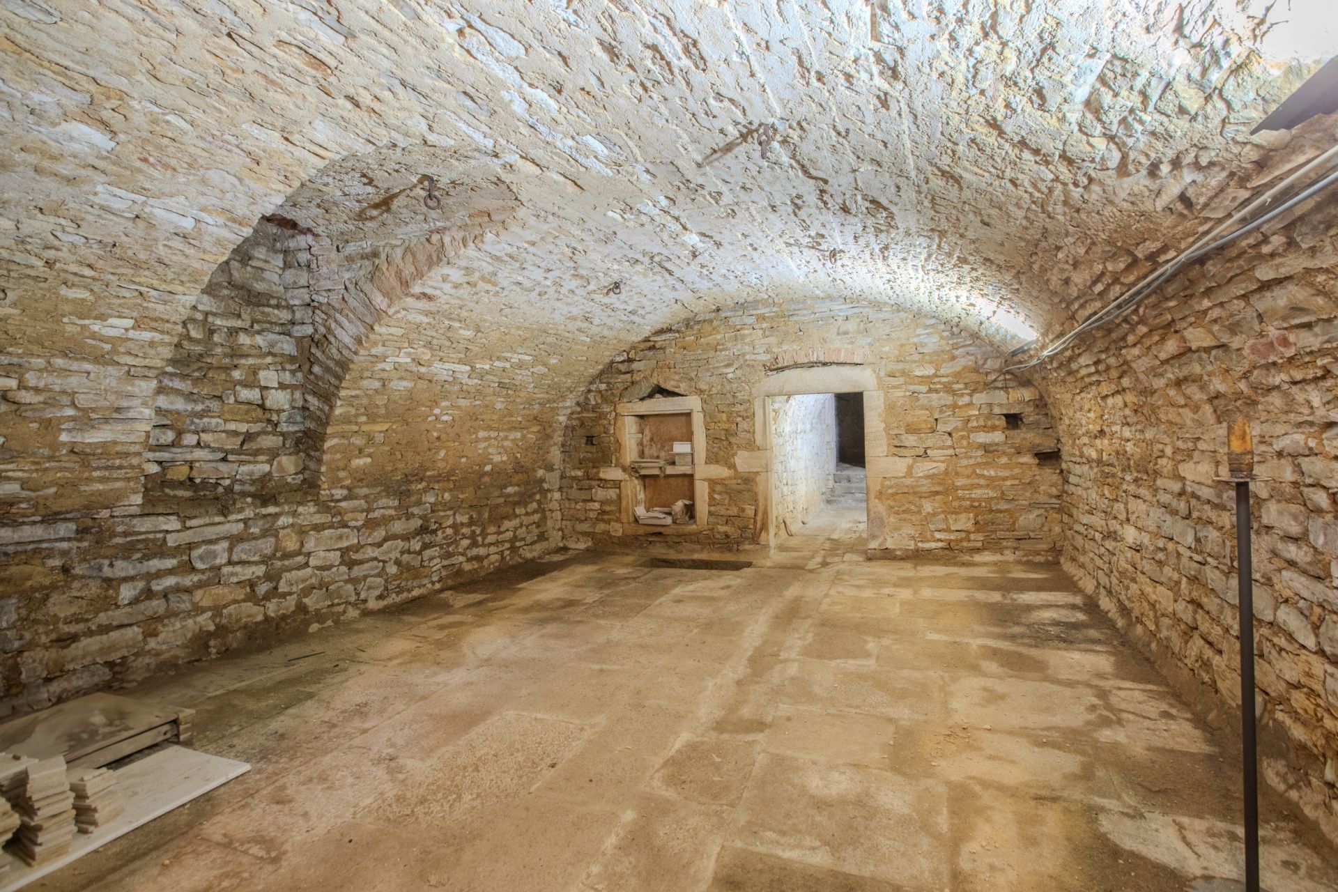 property 18 Rooms for sale on GIVRY (71640)