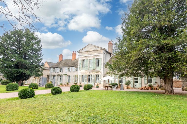 propriété 15 Pièces en vente sur GIVRY (71640)