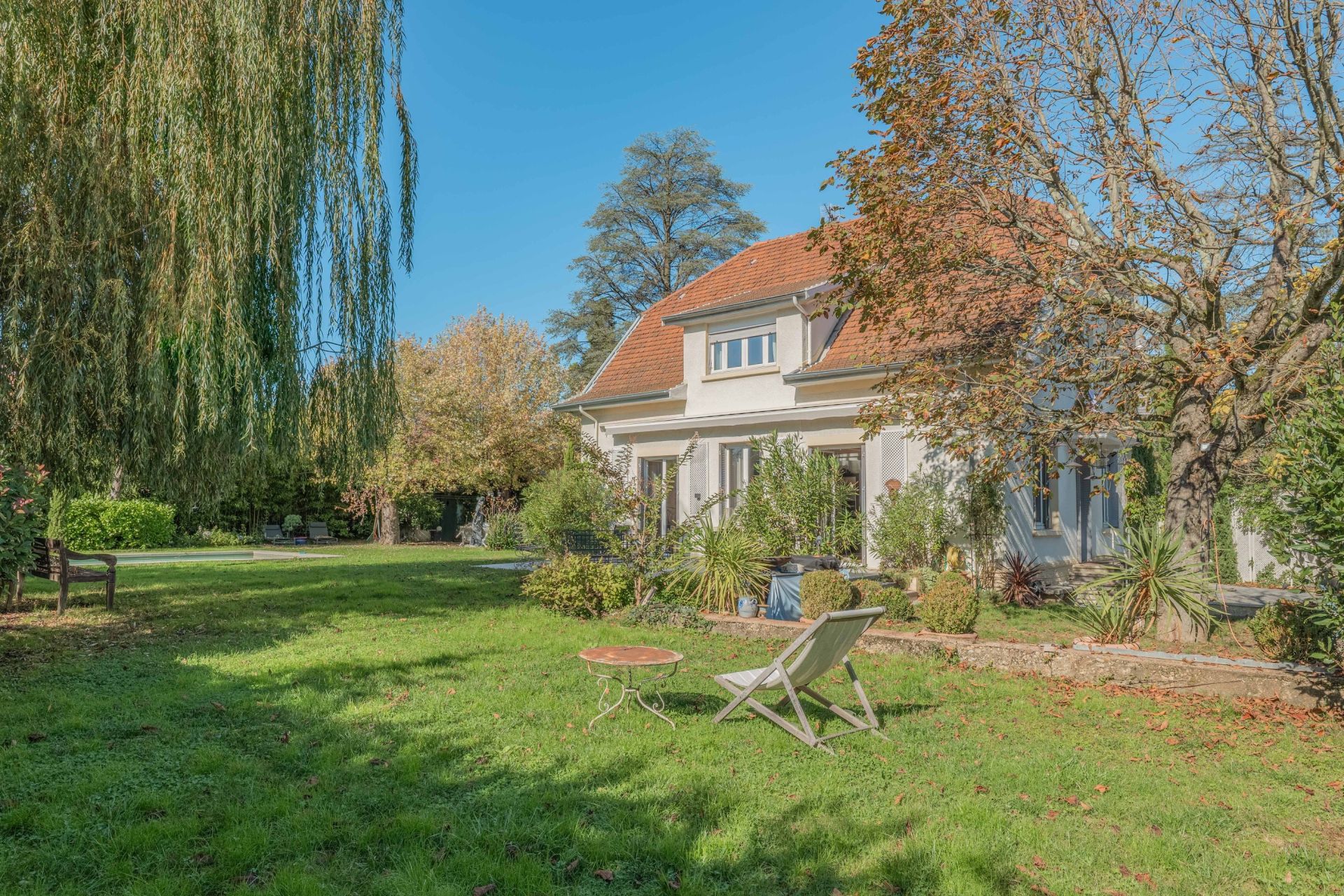 maison 10 Pièces en vente sur CHARBONNIERES LES BAINS (69260)