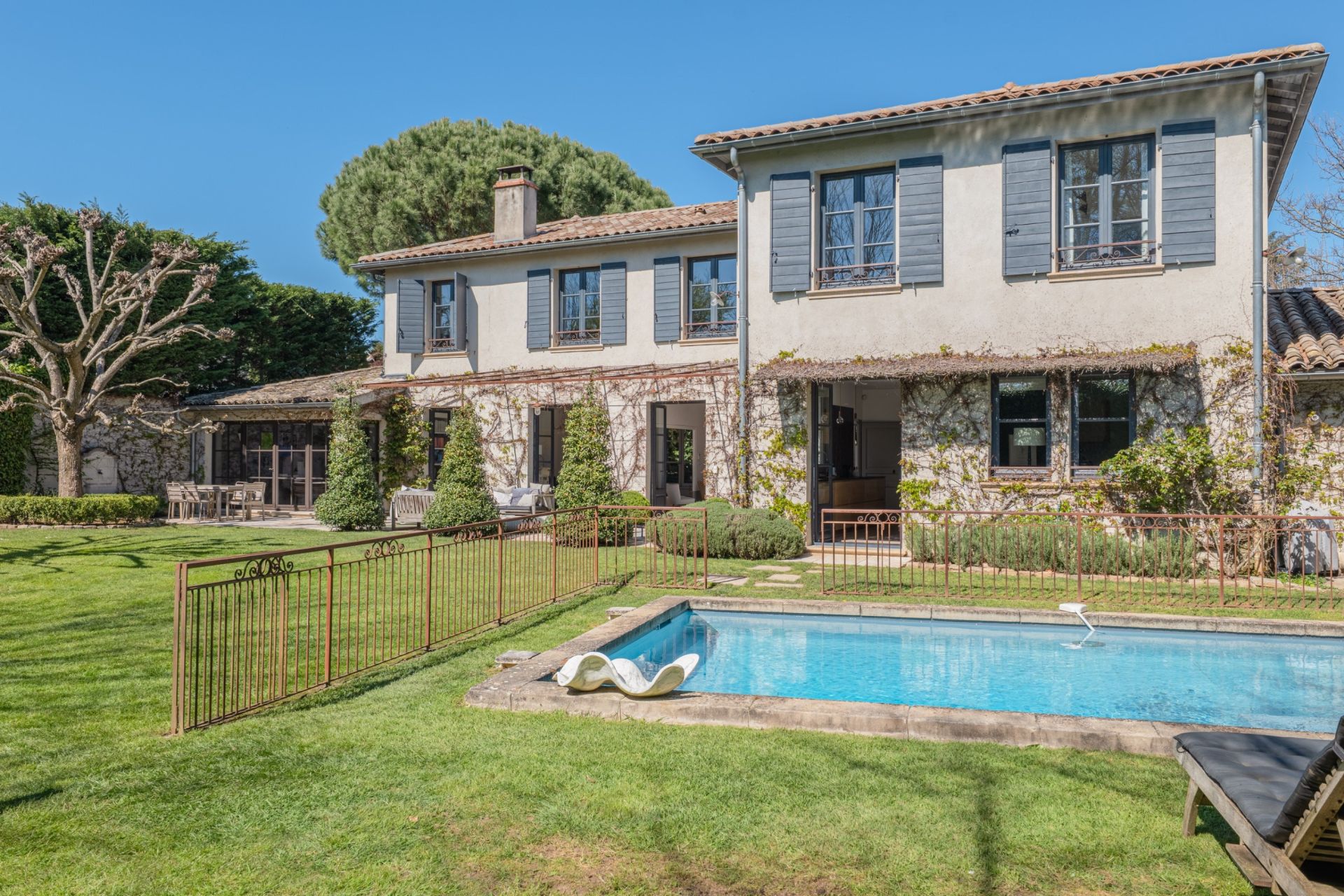 mansion 9 Rooms for sale on ST DIDIER AU MONT D OR (69370)