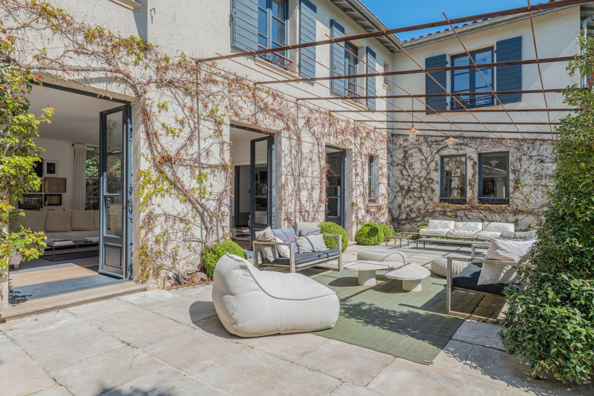 maison bourgeoise 9 Pièces en vente sur ST DIDIER AU MONT D OR (69370)