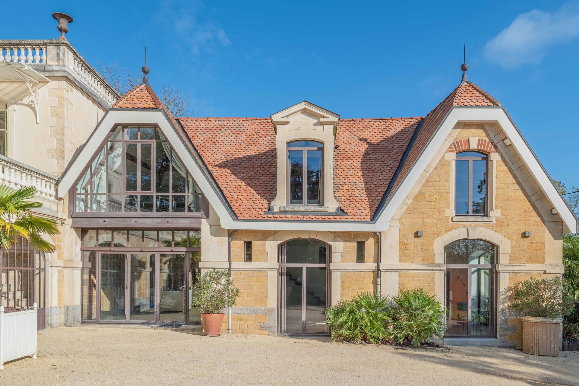 house 16 Rooms for sale on ST DIDIER AU MONT D OR (69370)