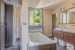 house 15 Rooms for sale on CALUIRE ET CUIRE (69300)