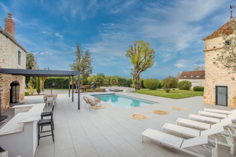 house 20 Rooms for sale on BEAUNE (21200)