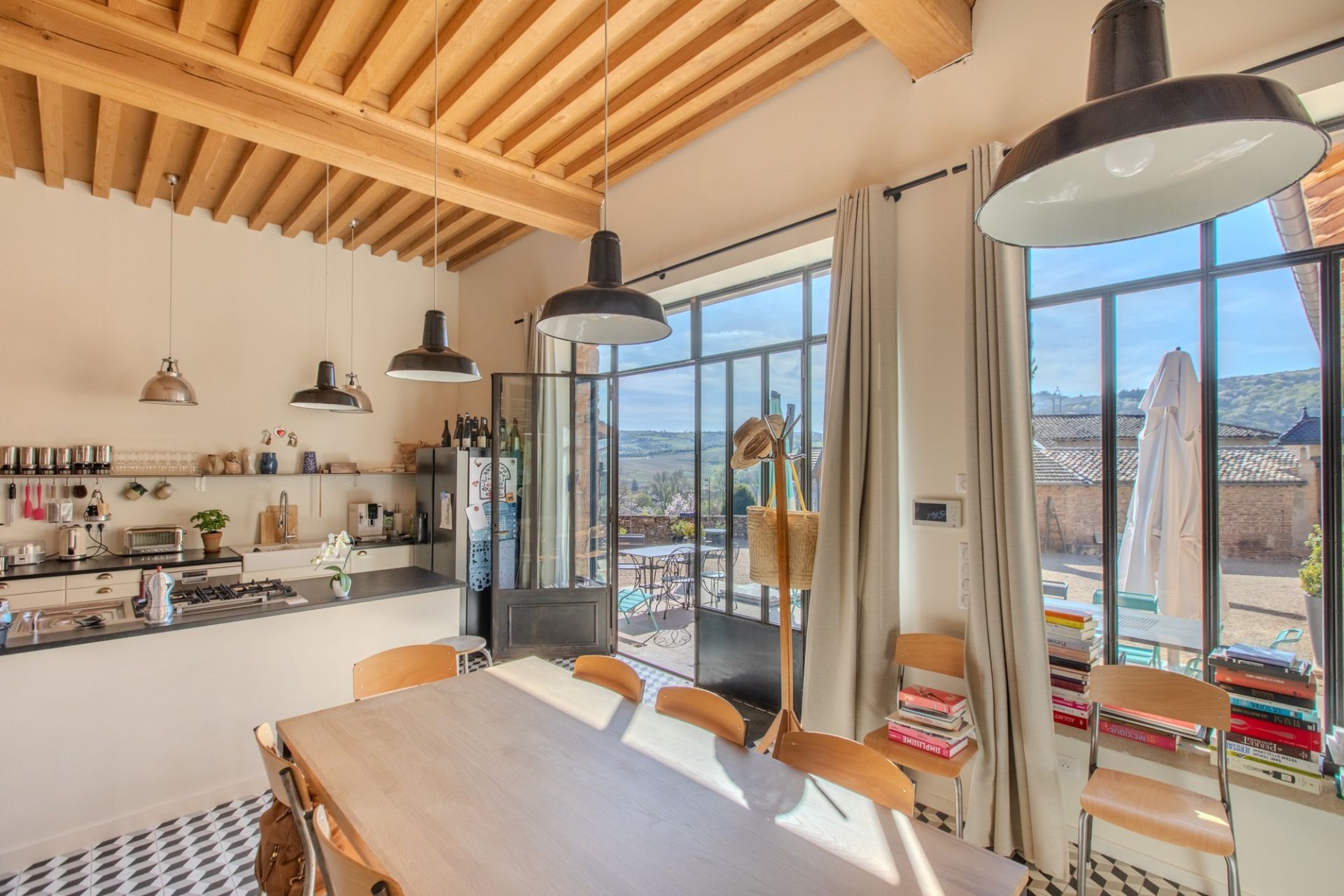 house 10 Rooms for sale on SOLUTRE POUILLY (71960)
