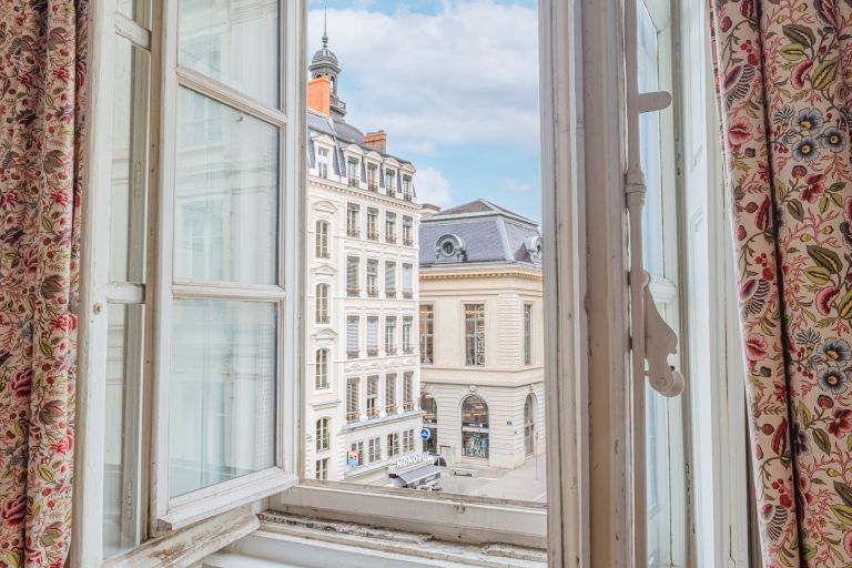 apartment 7 Rooms for sale on LYON (69002)