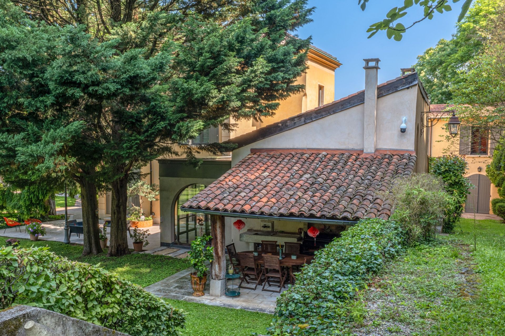 mansion 10 Rooms for sale on CALUIRE ET CUIRE (69300)