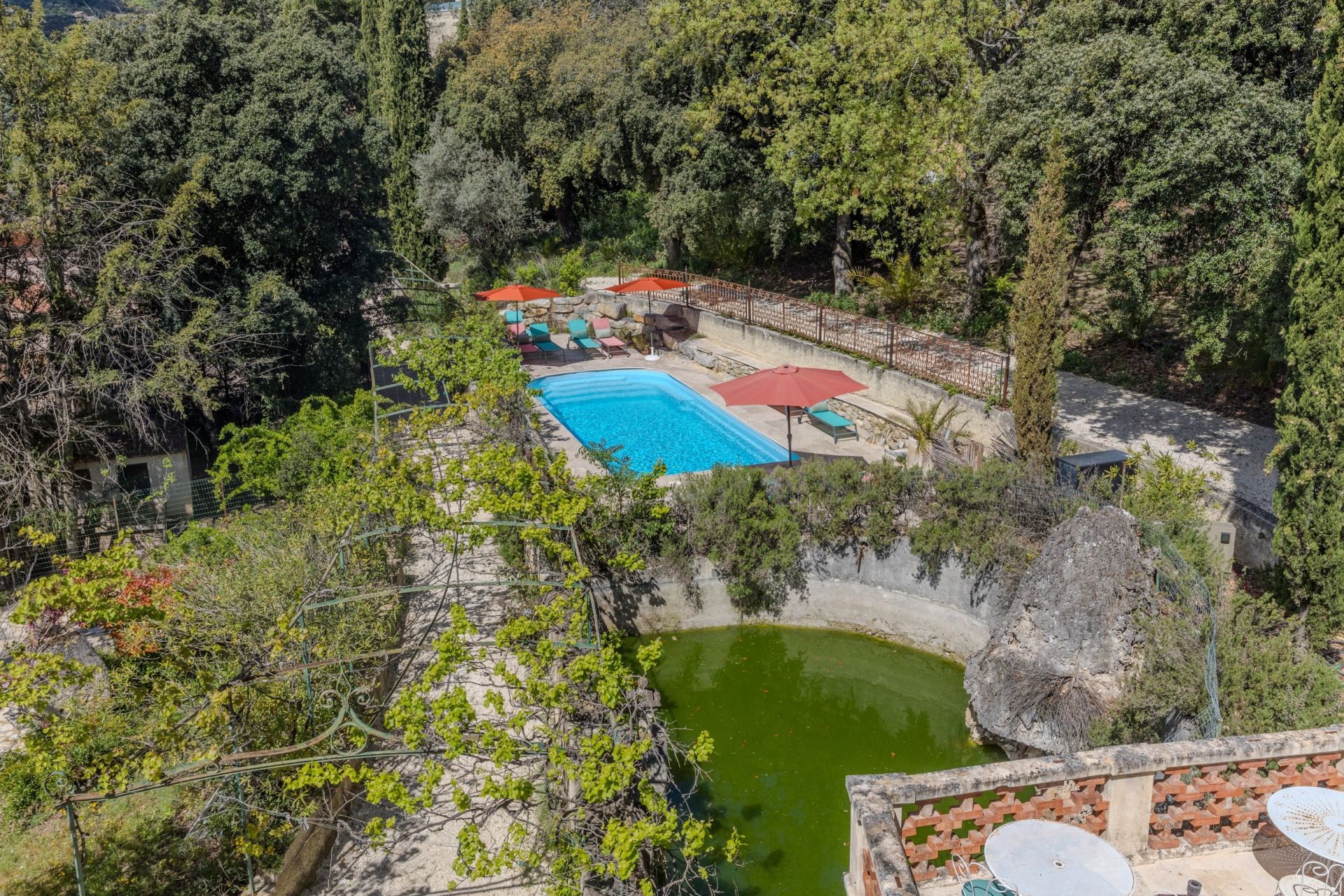 mansion 12 Rooms for sale on NYONS (26110)