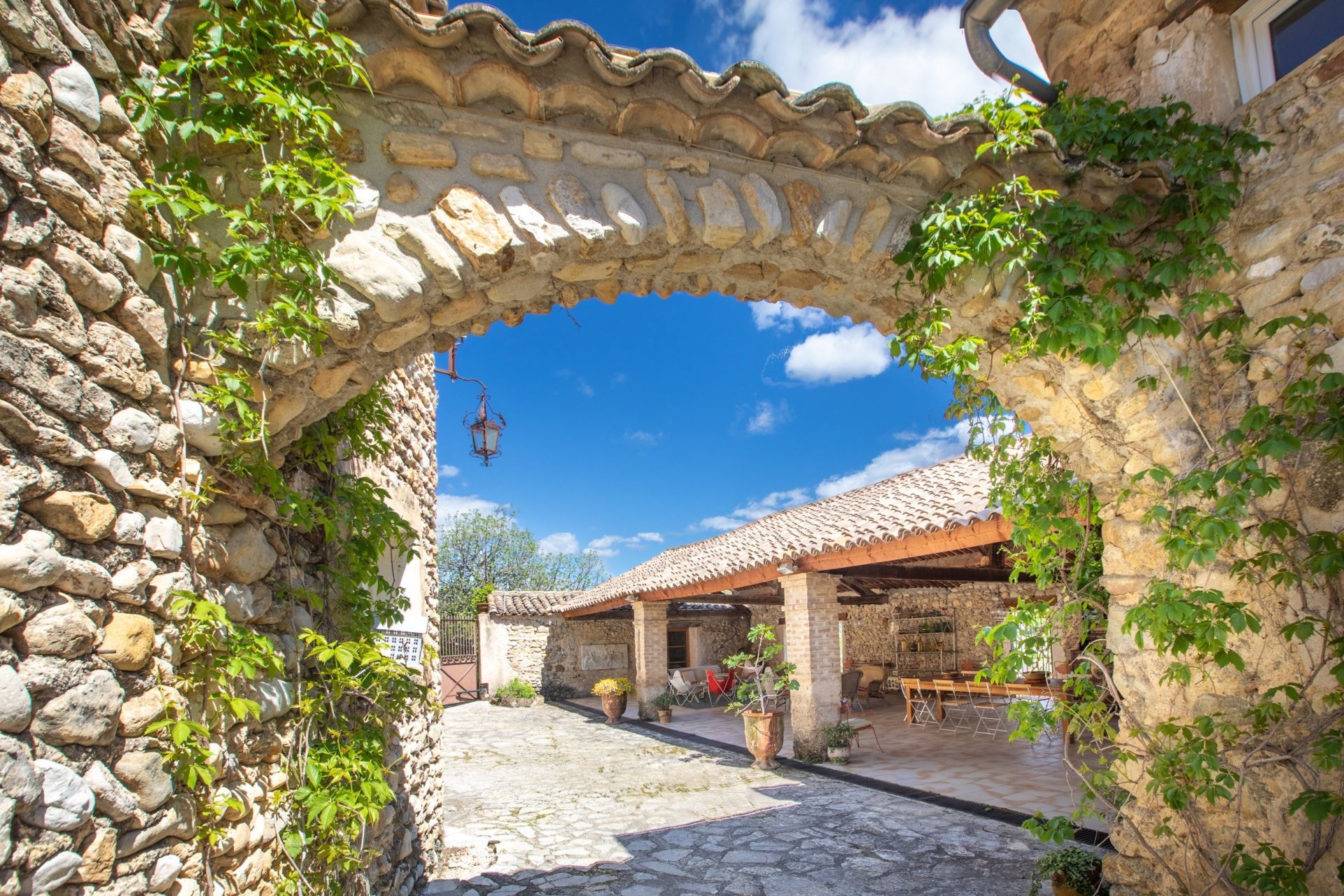 provencal house 15 Rooms for sale on NYONS (26110)