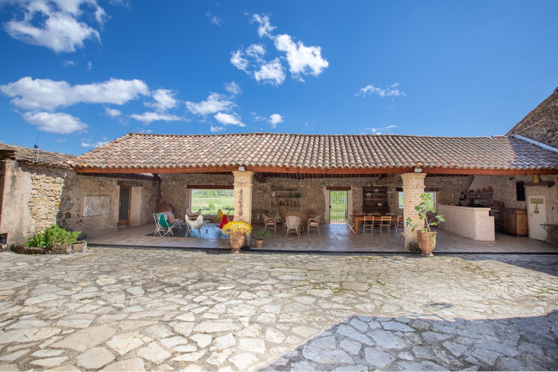 provencal house 15 Rooms for sale on NYONS (26110)