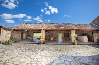 provencal house 15 Rooms for sale on NYONS (26110)