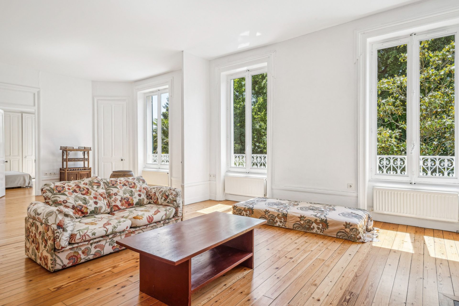 apartment 7 Rooms for sale on STE FOY LES LYON (69110)