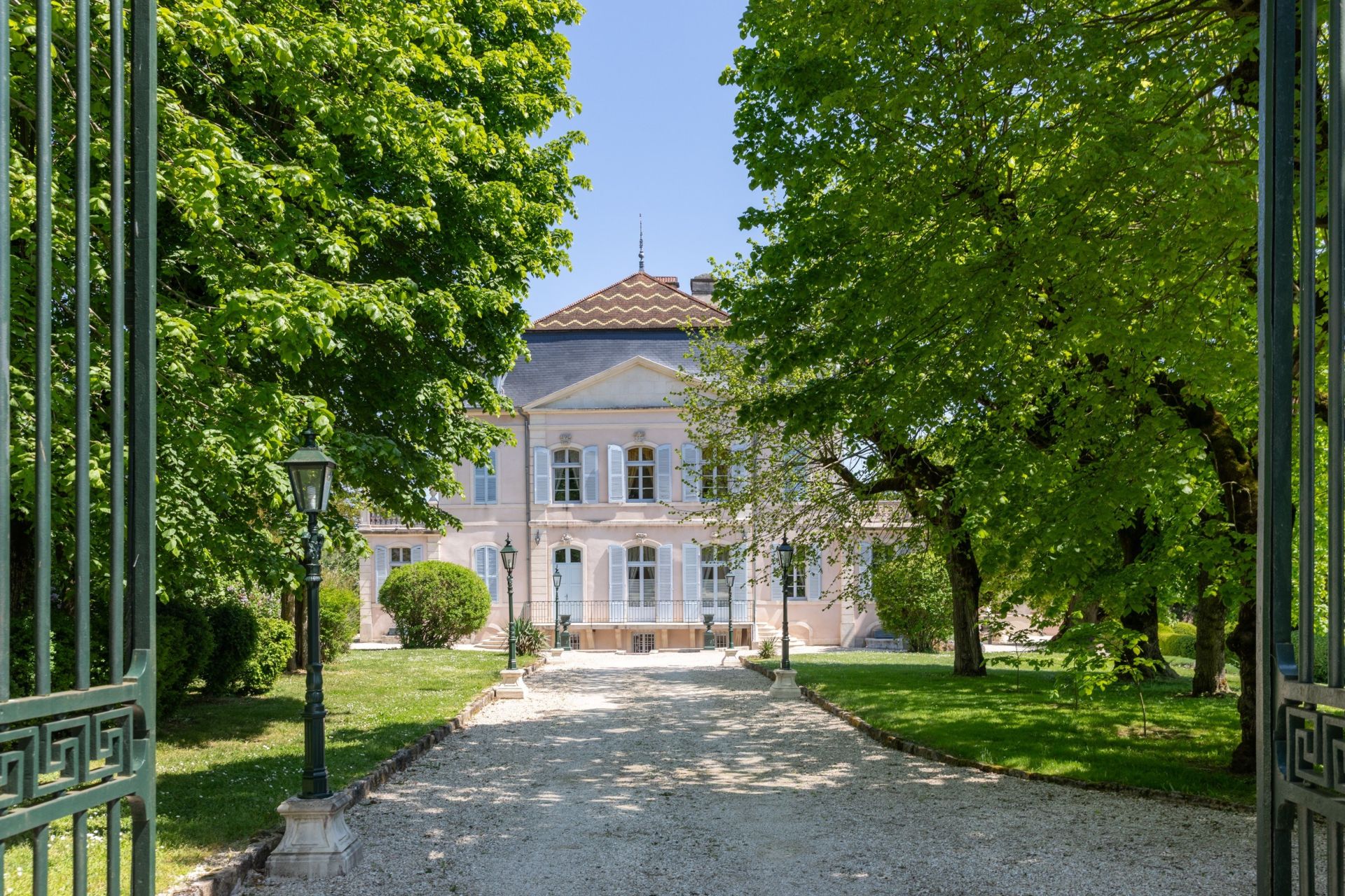 castle 17 Rooms for sale on DIJON (21000)
