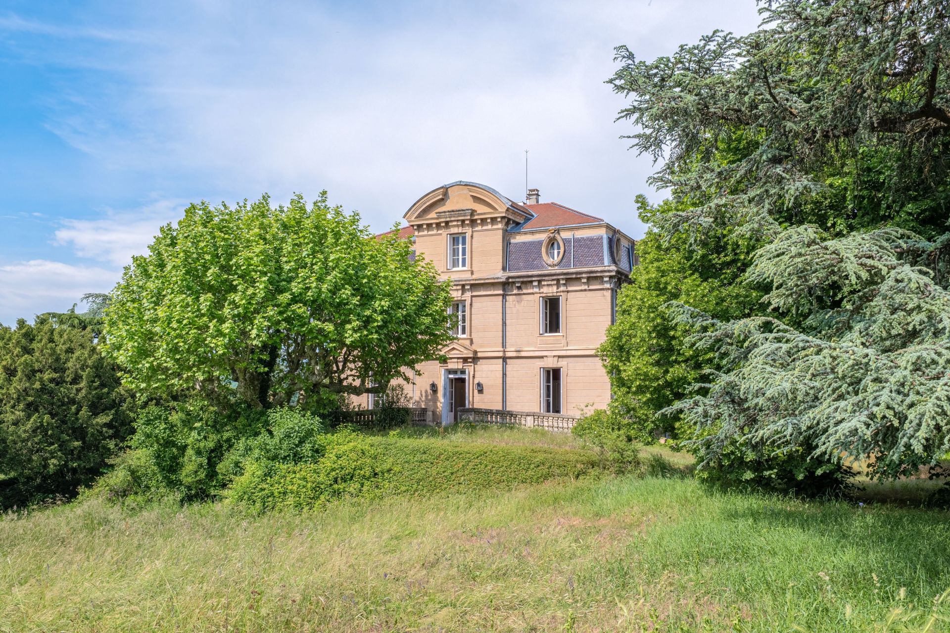 maison bourgeoise 10 Pièces en vente sur BRIGNAIS (69530)