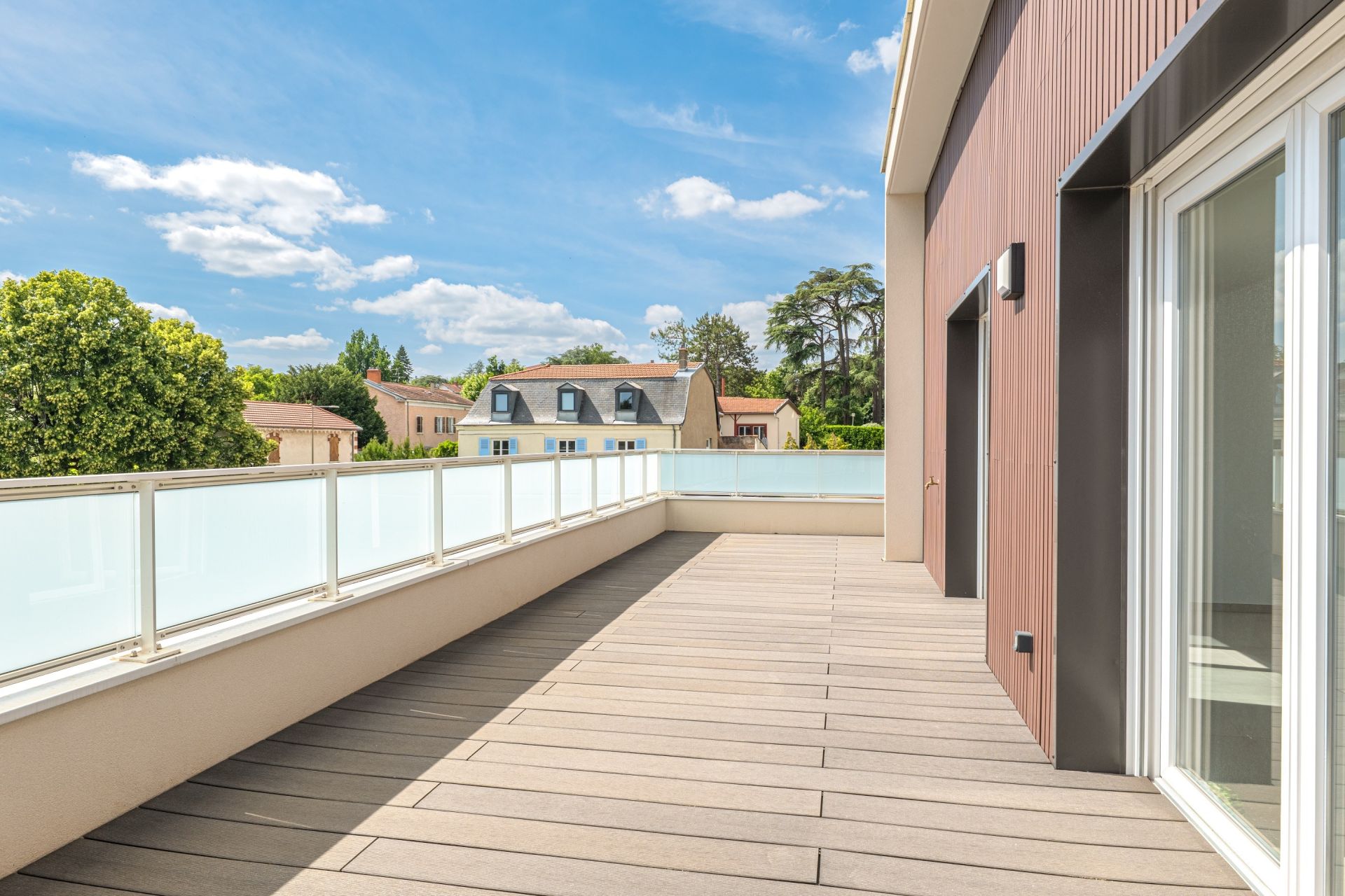 apartment 4 Rooms for sale on CHAMPAGNE AU MONT D OR (69410)