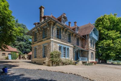 château 20 Pièces en vente sur GUEUGNON (71130) Vente Château Gueugnon 20 Pièces 600 m²