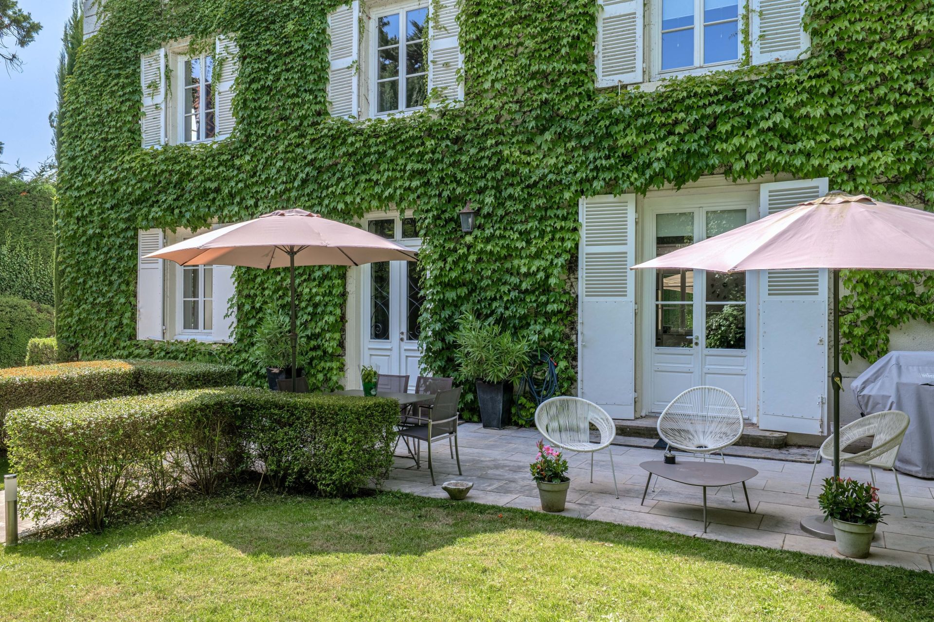 mansion 8 Rooms for sale on ECULLY (69130)