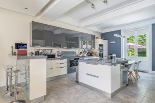 maison bourgeoise 8 Pièces en vente sur ECULLY (69130)