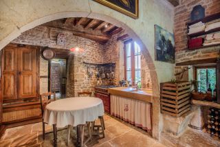 castle 20 Rooms for sale on POUILLY EN AUXOIS (21320)