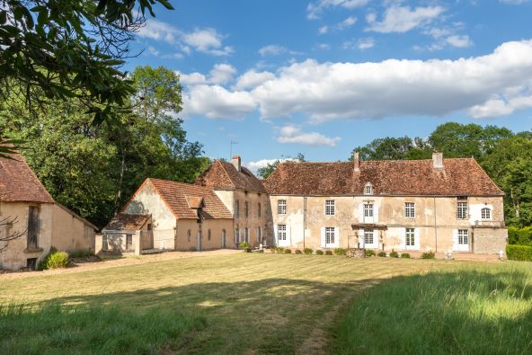 Vente Château Saulieu 12 Pièces 530 m²
