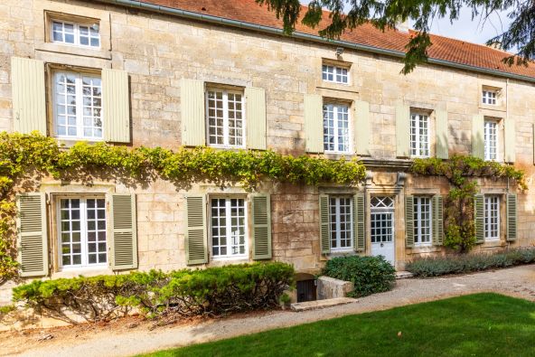 Sale Property Montbard 10 Rooms 340 m²