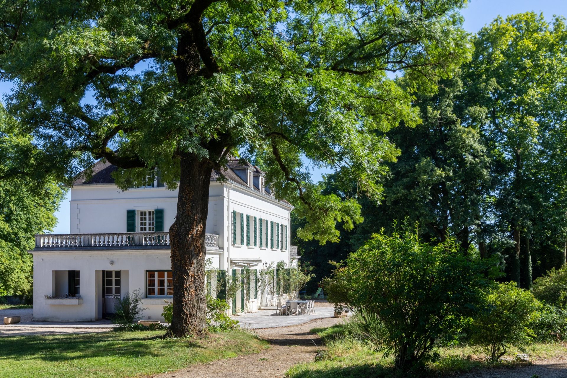 mansion 15 Rooms for sale on DOLE (39100)