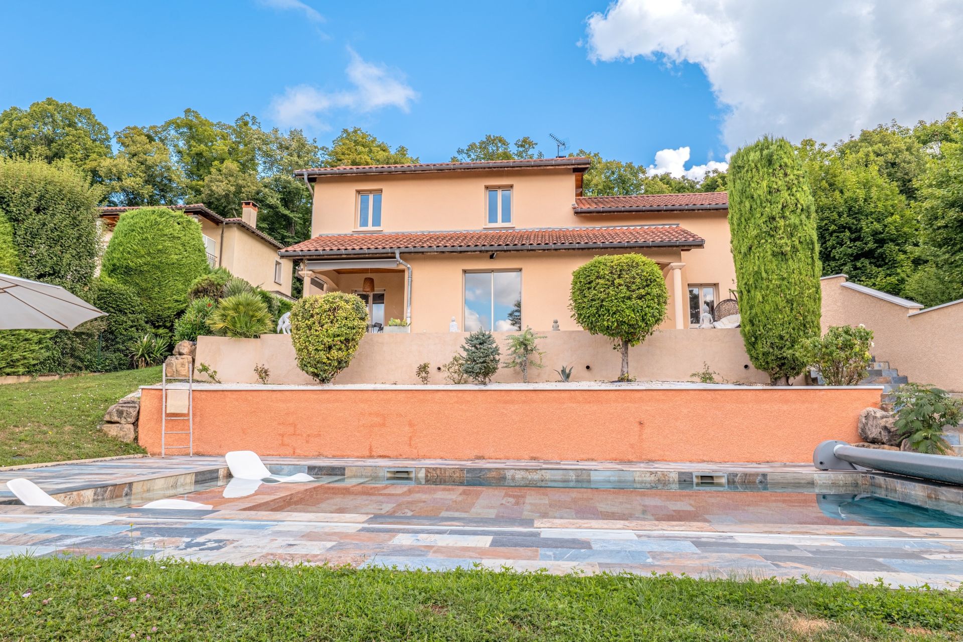 house 7 Rooms for sale on STE FOY LES LYON (69110)