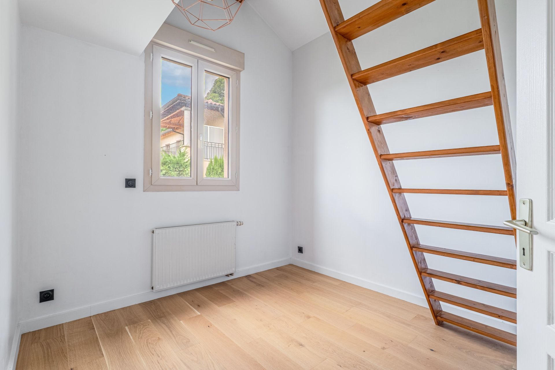 house 7 Rooms for sale on STE FOY LES LYON (69110)