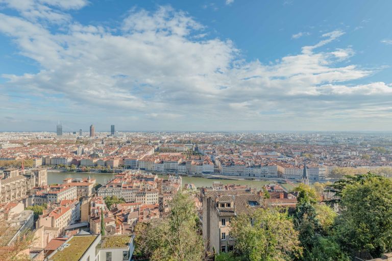 apartment 5 Rooms for sale on LYON (69005)