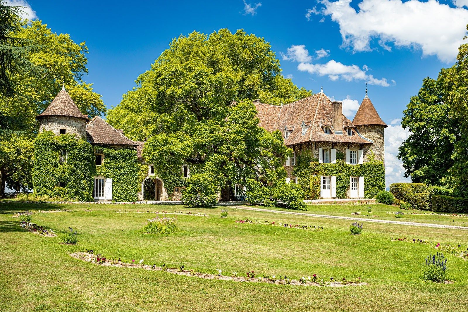 château 24 Pièces en vente sur LES AVENIERES (38630)