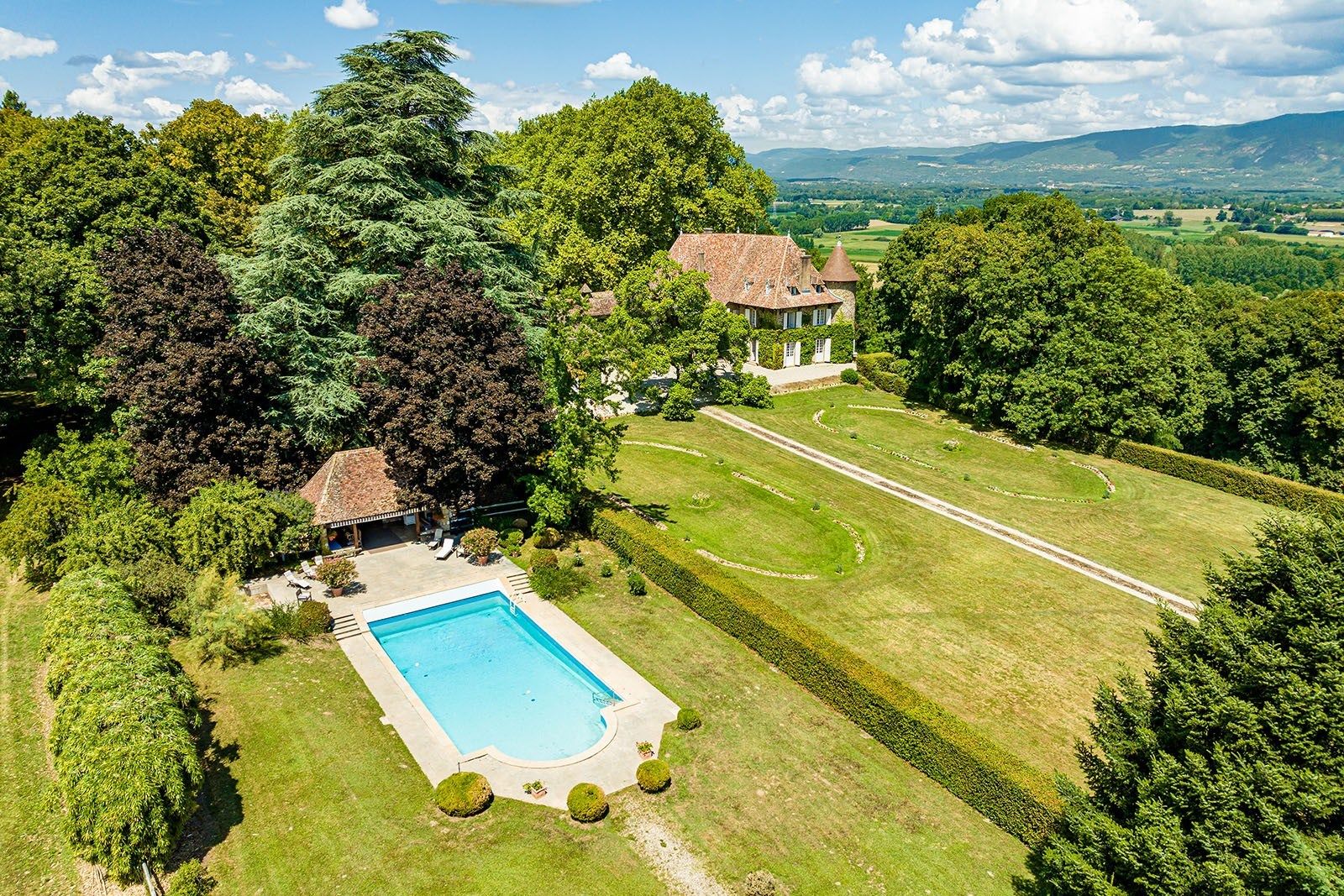 château 24 Pièces en vente sur LES AVENIERES (38630)