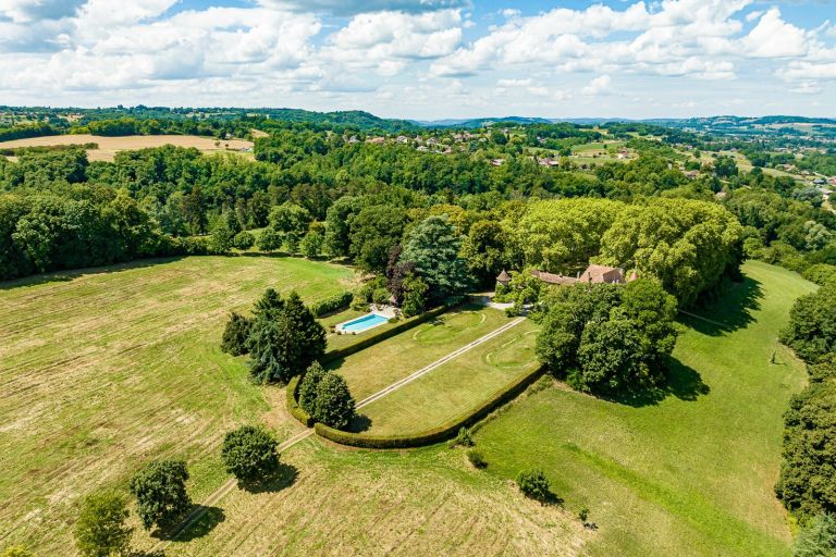 château 24 Pièces en vente sur LES AVENIERES (38630)