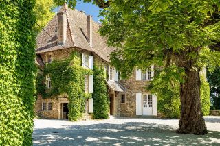 château 24 Pièces en vente sur LES AVENIERES (38630)