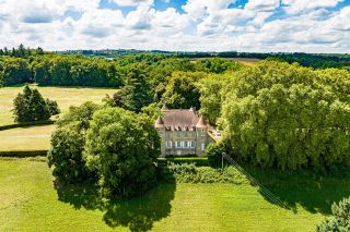 château 24 Pièces en vente sur LES AVENIERES (38630)
