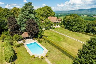 château 24 Pièces en vente sur LES AVENIERES (38630)