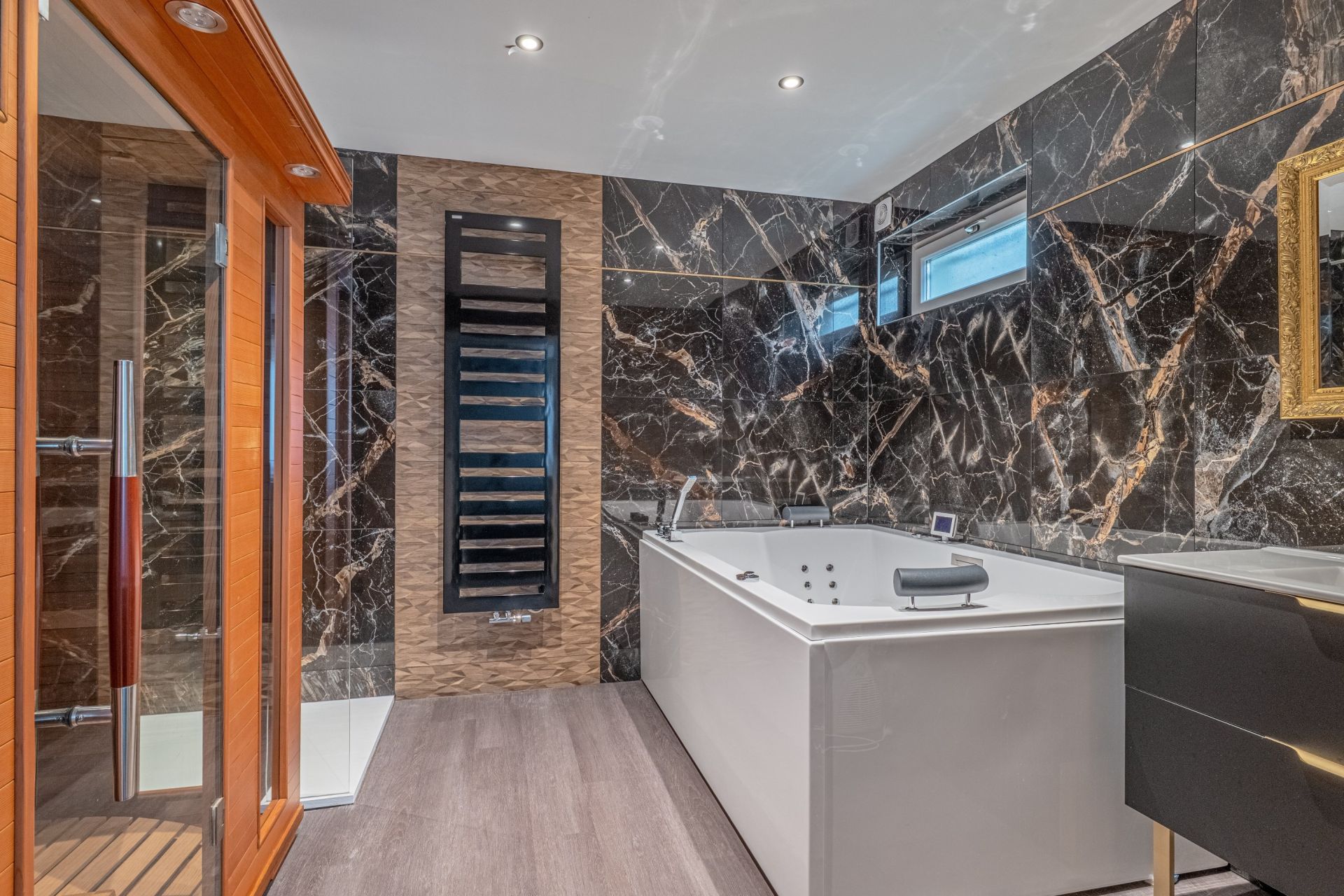 maison 9 Pièces en vente sur REYRIEUX (01600)