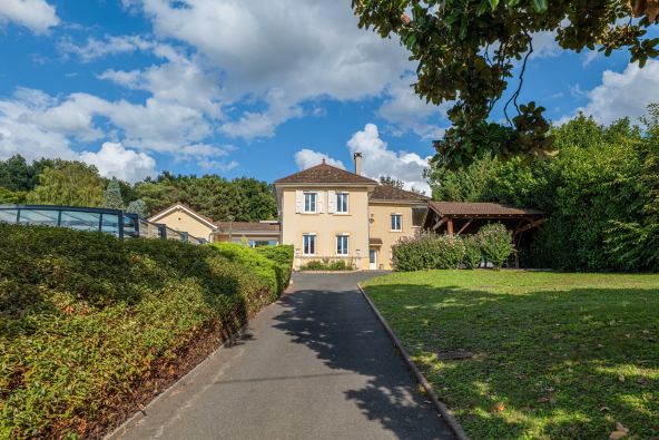 Vente Maison Reyrieux 9 Pièces 300 m²