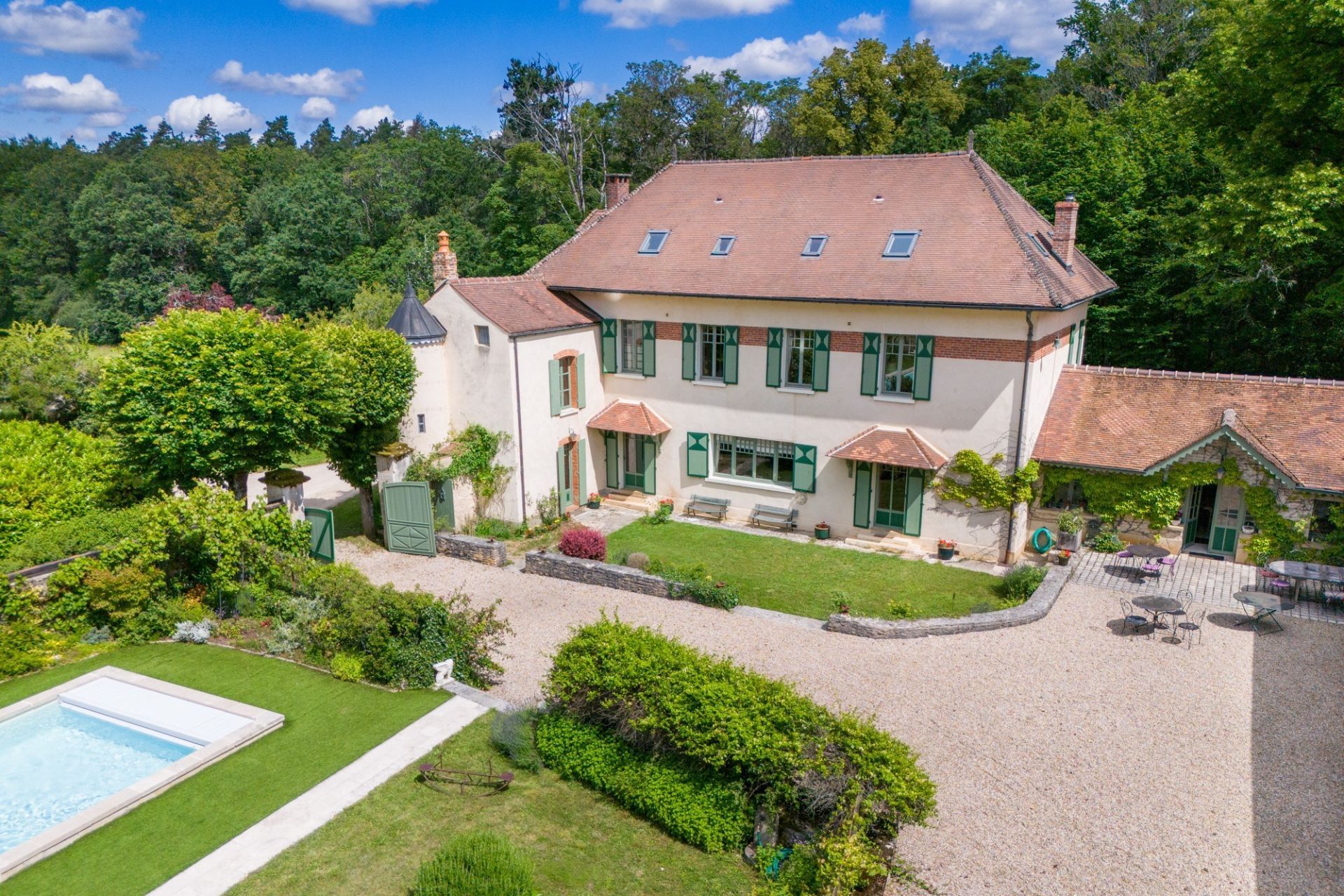 manor house 20 Rooms for sale on NOYERS (89310)