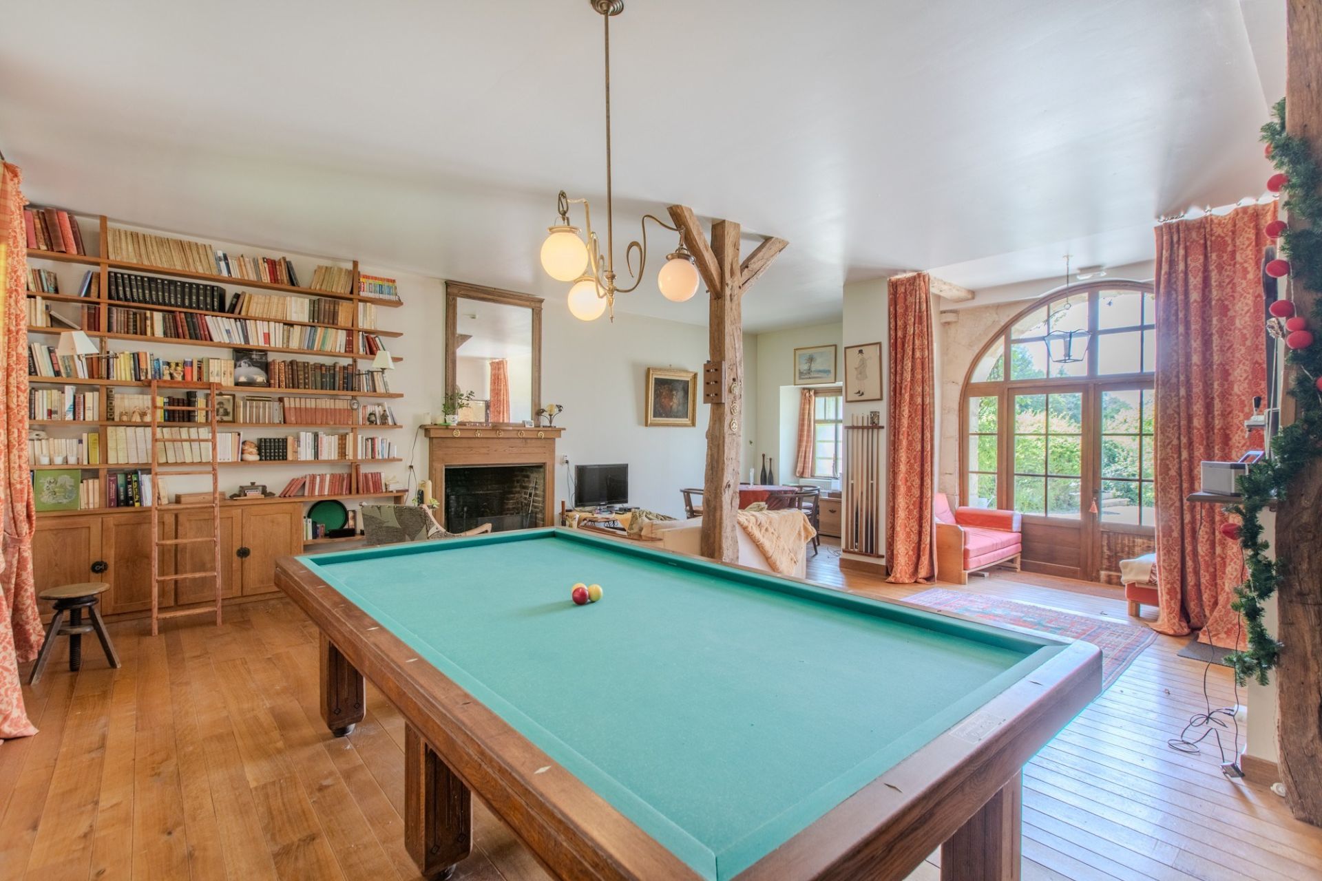 manor house 20 Rooms for sale on NOYERS (89310)